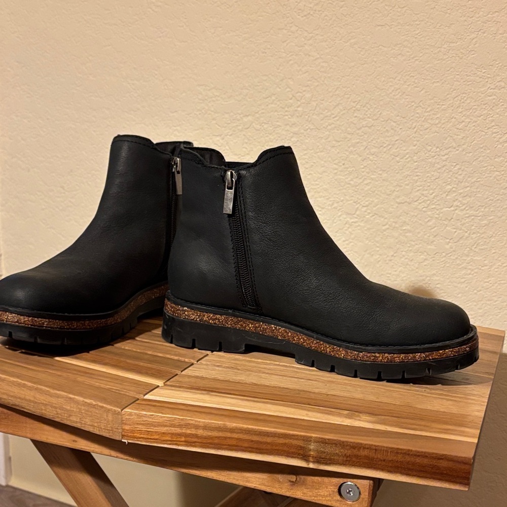 Earth Black Ankle Booties - Picture 5 of 5